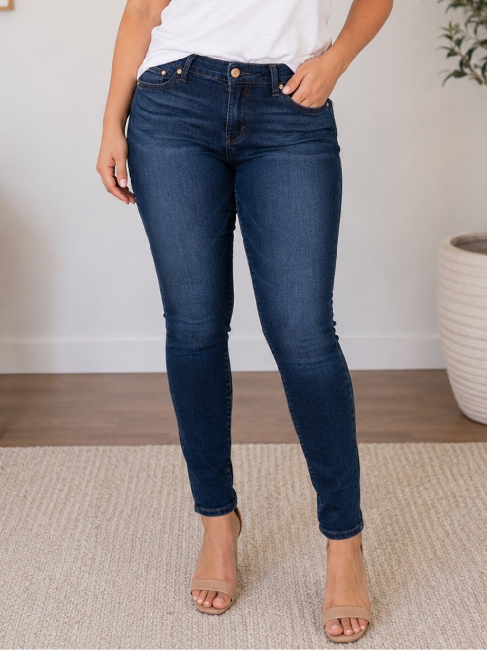 7 For All Mankind Skinny Jeans Dark Wash Mid Rise Stretch Denim Size 28